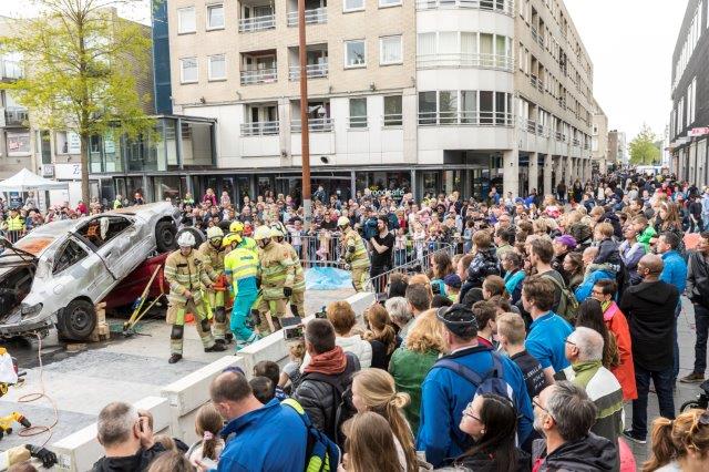 Politie, Brandweer en Ambulance in actie bij demo ongeluk op Grote Markt