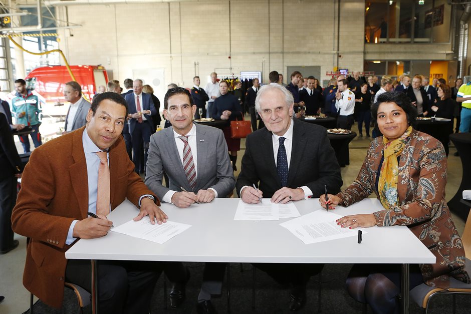 041219 ondertekening 01 041219 ondertekening 01